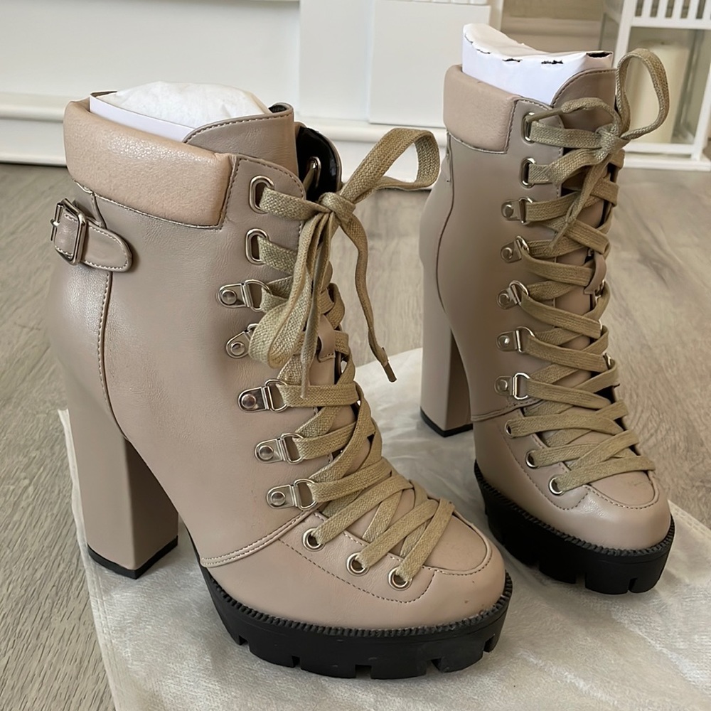 Size 8 Never been used! They are from Miss LOLA